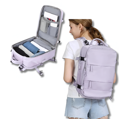 Practical travel bag with built-in USB socket