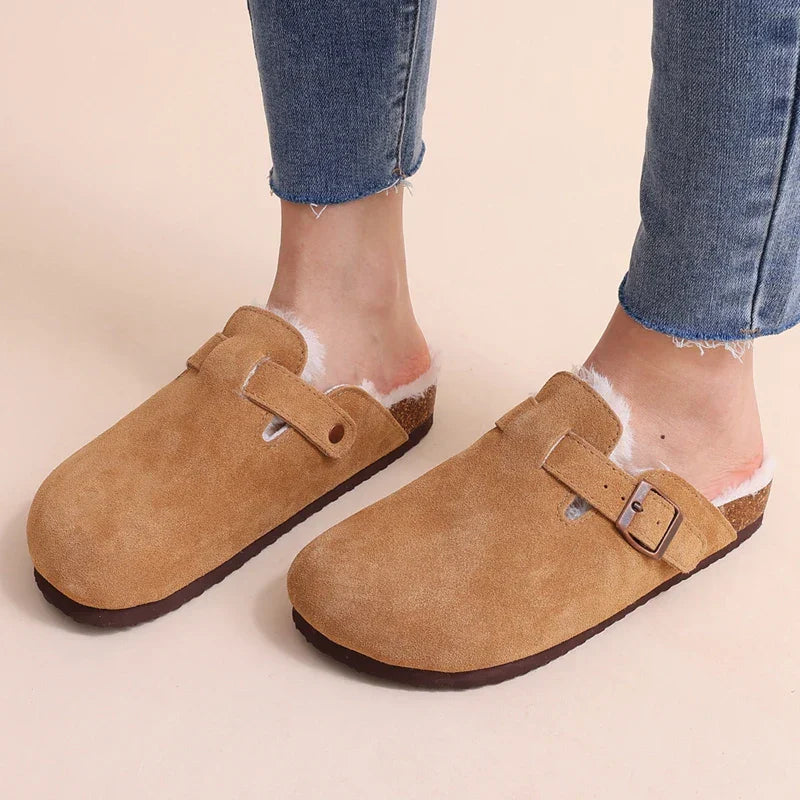 Soft fur-lined slippers for men and women