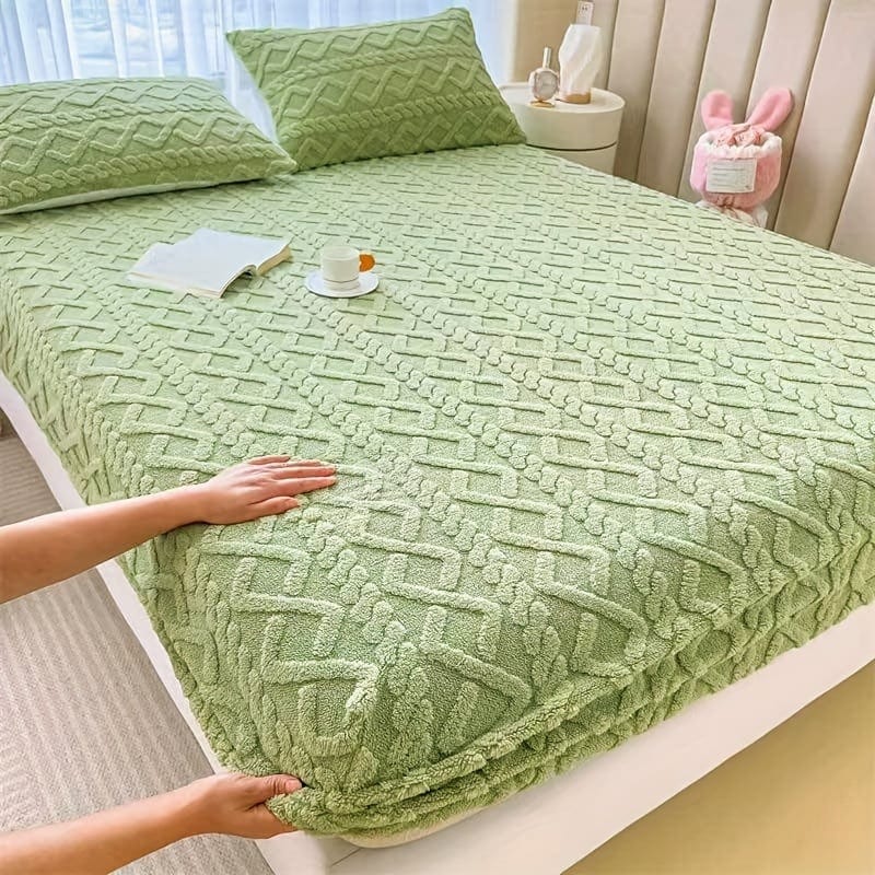 Elegant and Breathable Bed Cover with Free Pillowcases